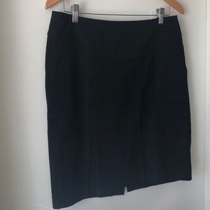 Knee length pencil skirt with pockets